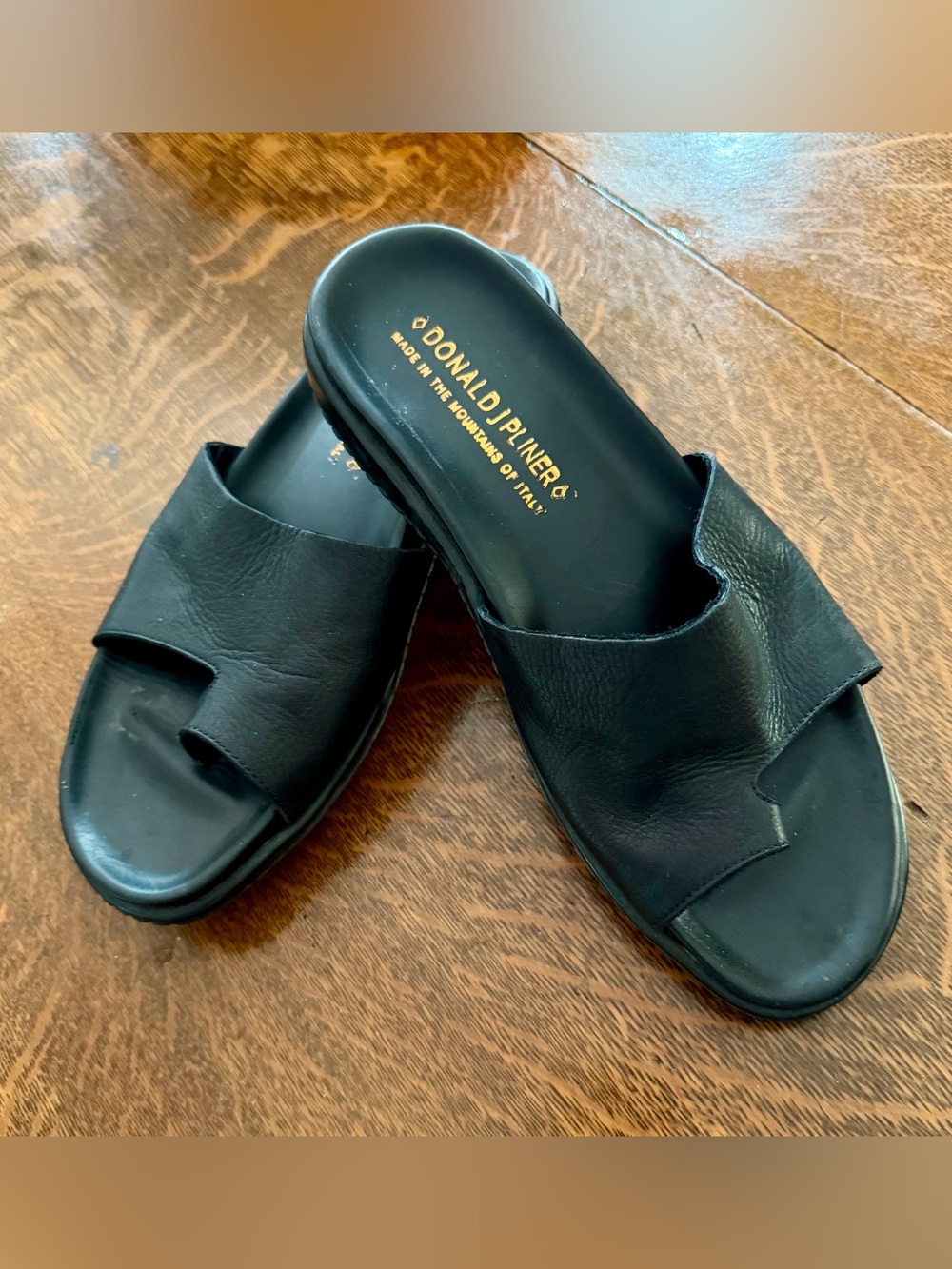 Donald J. Pliner Black Leather Slide Sandals Contoured Footbed Women’s Sz 9